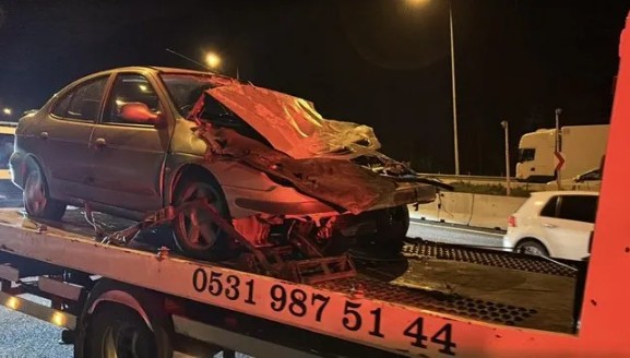 TEM Otoyolu’nda korkunç kaza! Araç hurdaya döndü: Yaralılar var